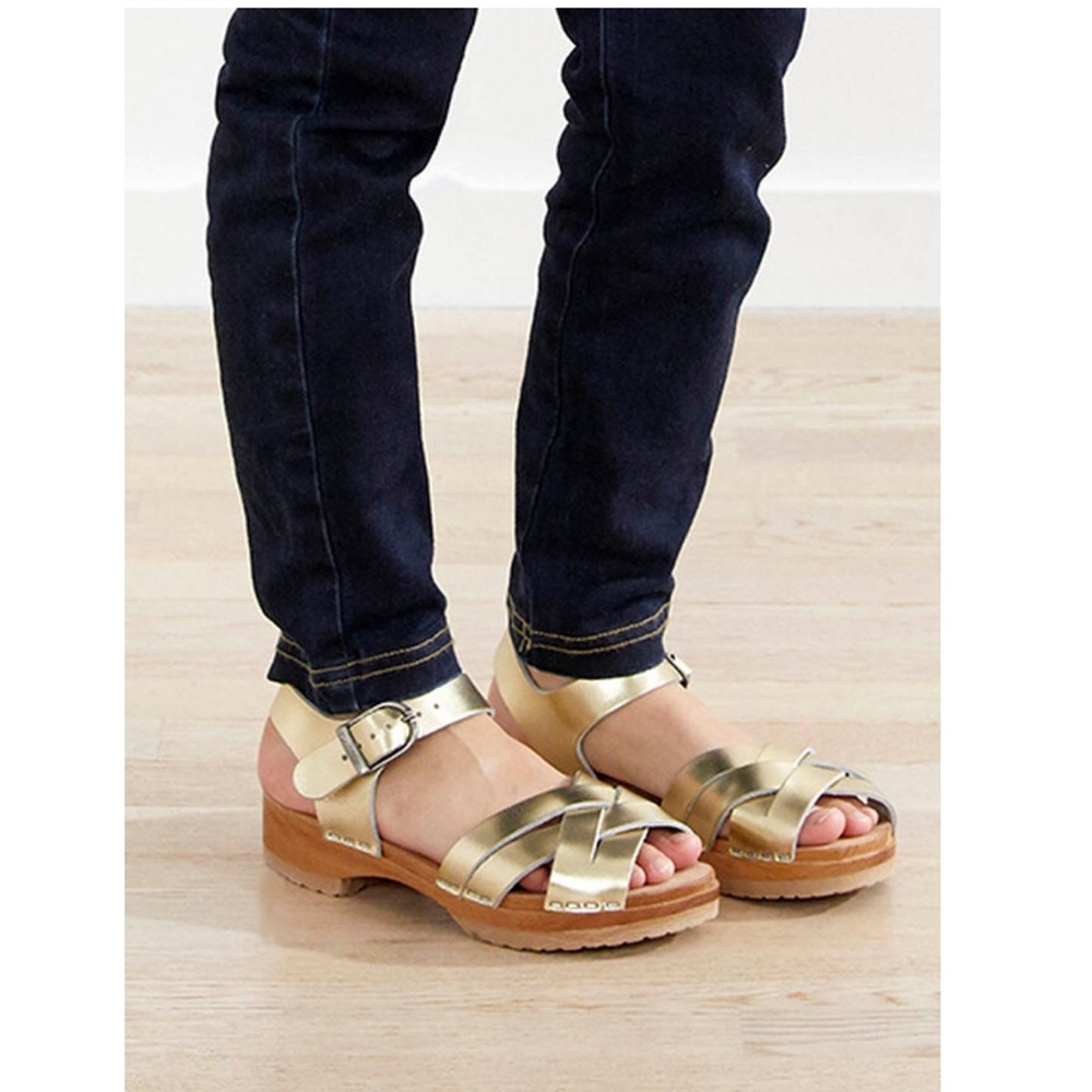 Like NEW Hanna Andersson Gold Metallic Sandals Girls Size 1.5